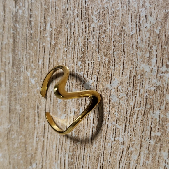 3 for $10 - Ajdustable wave ring - Picture 1 of 2